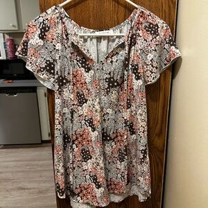Chic Floral V-Neck Blouse